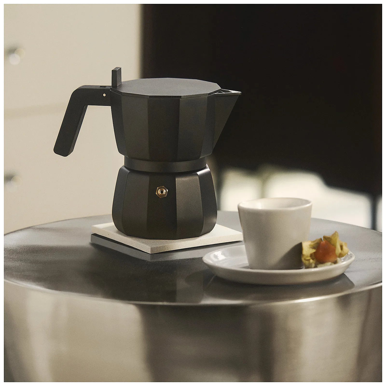 Alessi Ciśnieniowy zaparzacz do espresso Moka – model czarny pojemność 70 ml widok 3 zdjęcie wariantu DC06-1-B
